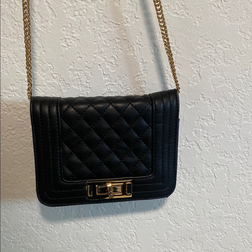 Elegant Black Quilted Chain Bag